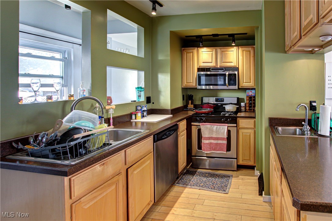 1547 Orchard Grove Avenue Lakewood OH 44107