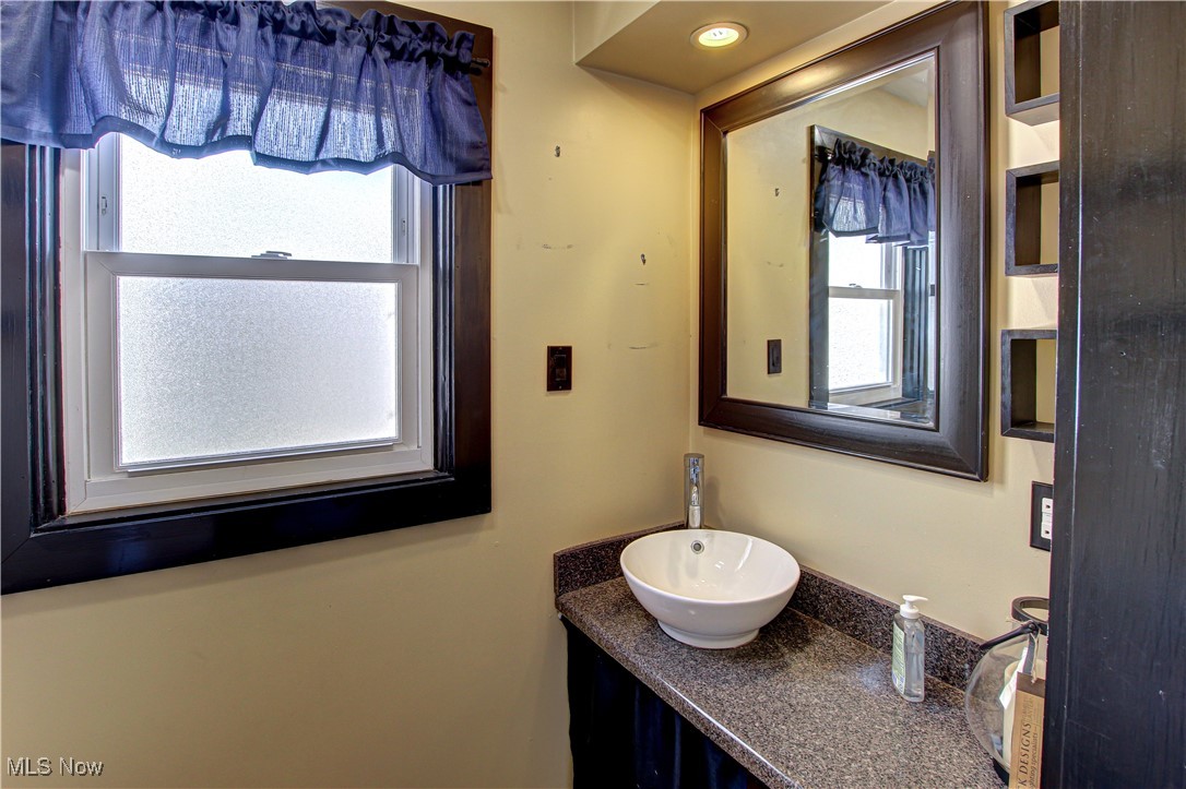 1547 Orchard Grove Avenue Lakewood OH 44107