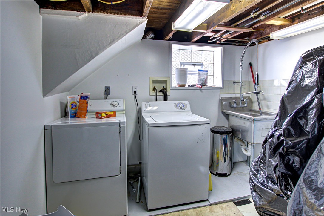 1547 Orchard Grove Avenue Lakewood OH 44107