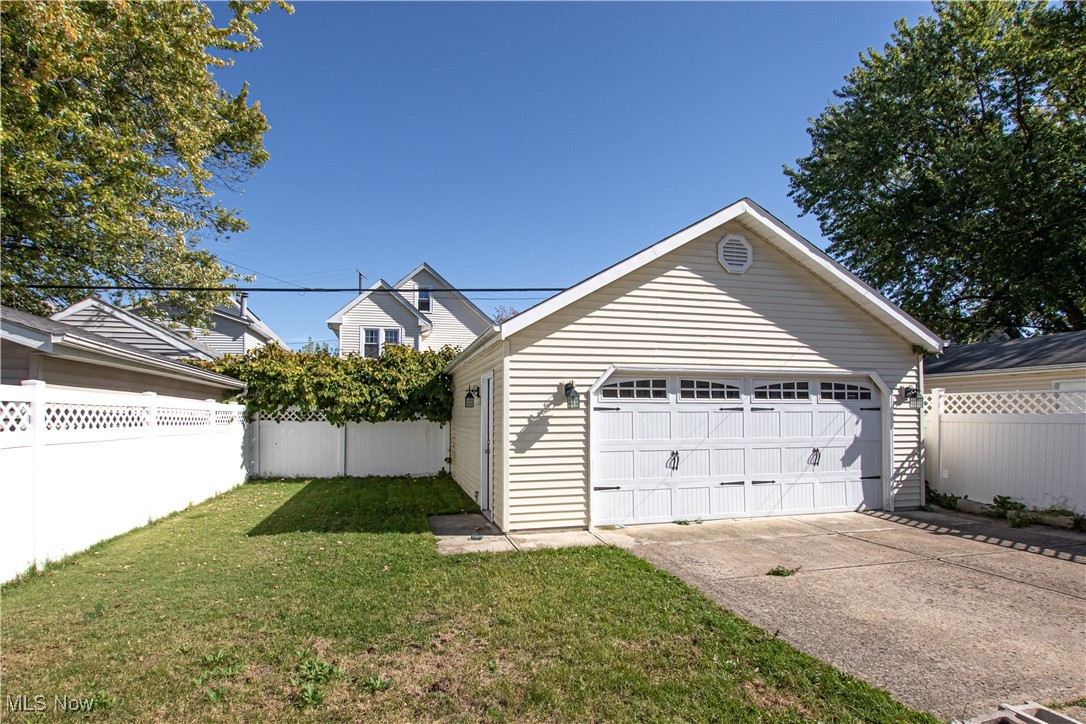 1547 Orchard Grove Avenue Lakewood OH 44107