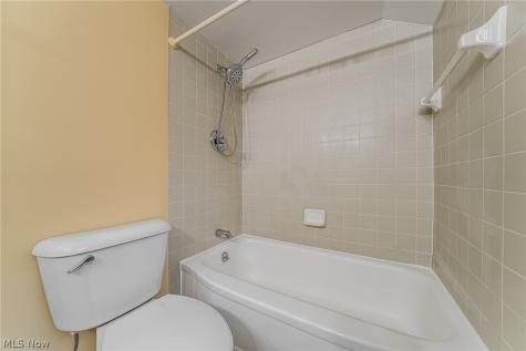 4828 Westbourne Road Lyndhurst OH 44124