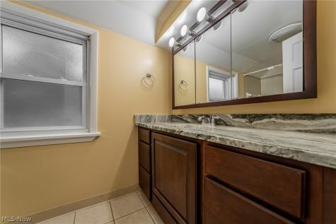 4828 Westbourne Road Lyndhurst OH 44124
