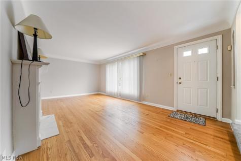 4828 Westbourne Road Lyndhurst OH 44124
