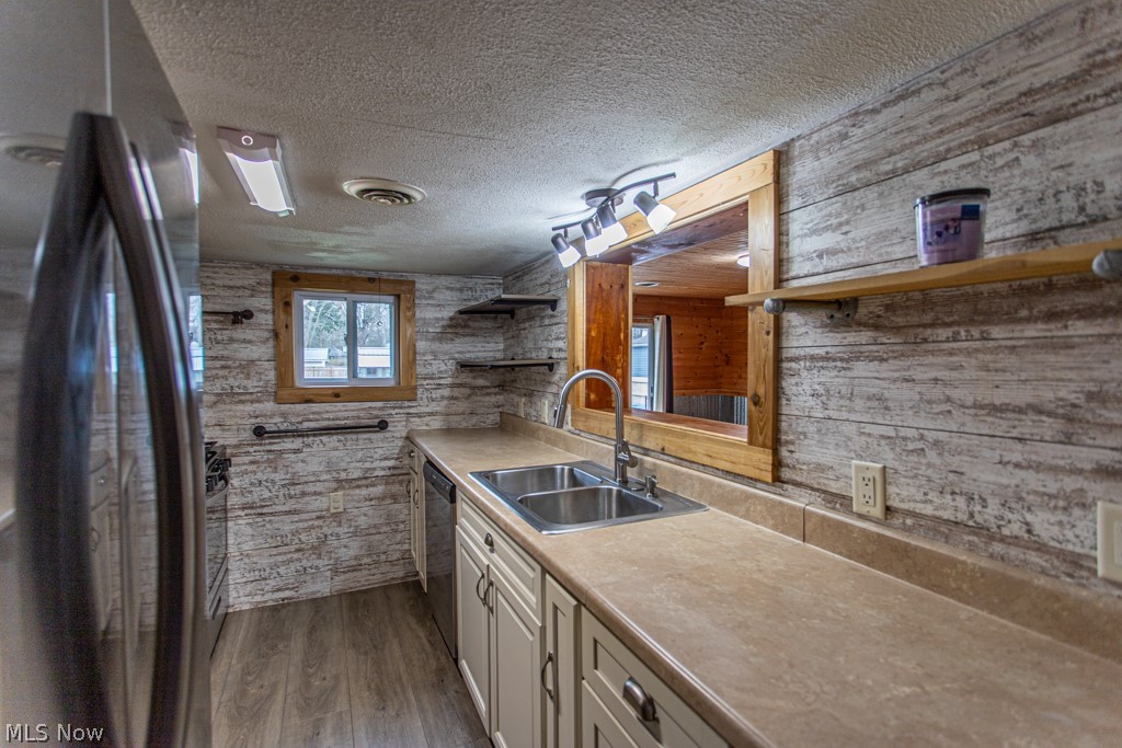 4841 Damon Avenue NW Warren OH 44483