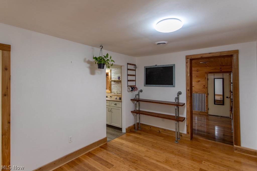 4841 Damon Avenue NW Warren OH 44483