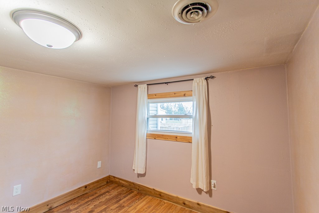 4841 Damon Avenue NW Warren OH 44483