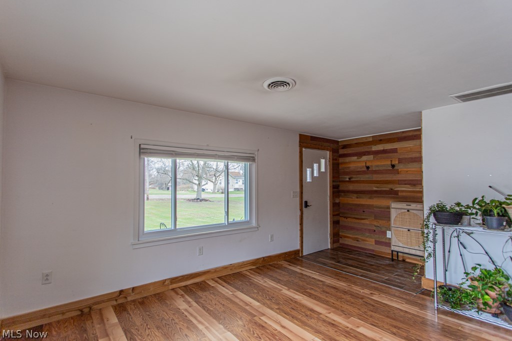 4841 Damon Avenue NW Warren OH 44483