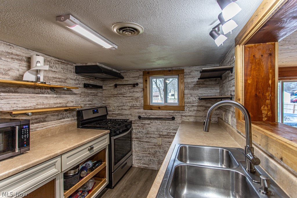 4841 Damon Avenue NW Warren OH 44483