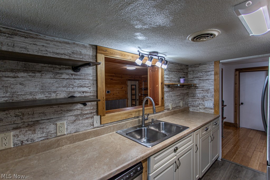 4841 Damon Avenue NW Warren OH 44483