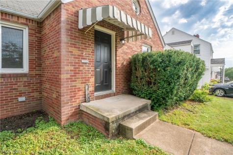 1209 Spangler Road NE Canton OH 44714