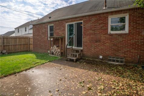 1209 Spangler Road NE Canton OH 44714