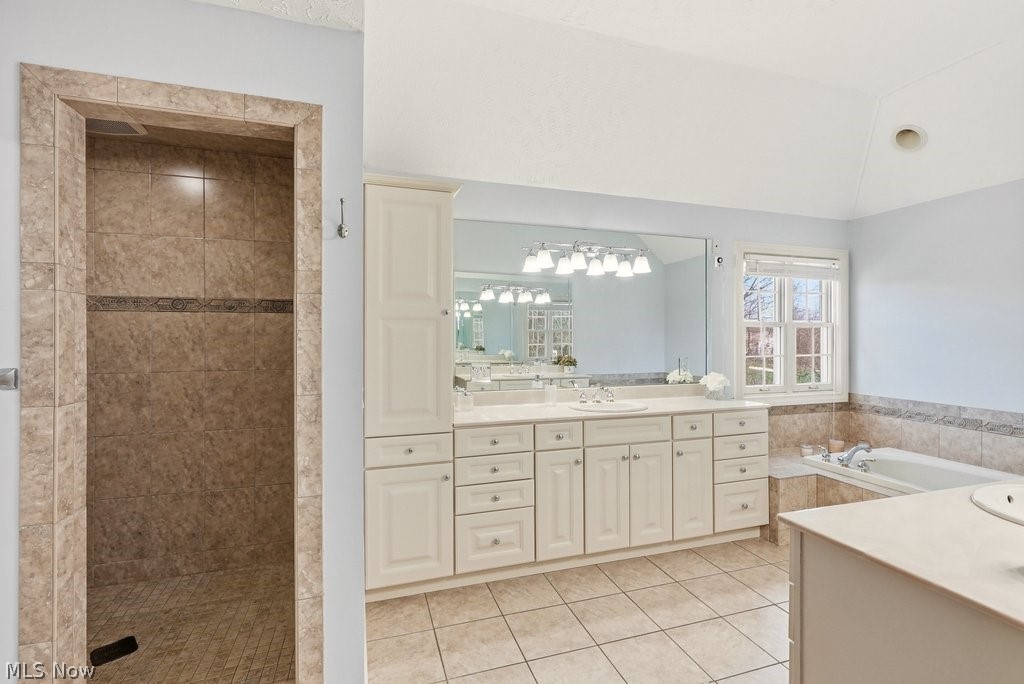 317 E Edinburgh Drive Highland Heights OH 44143