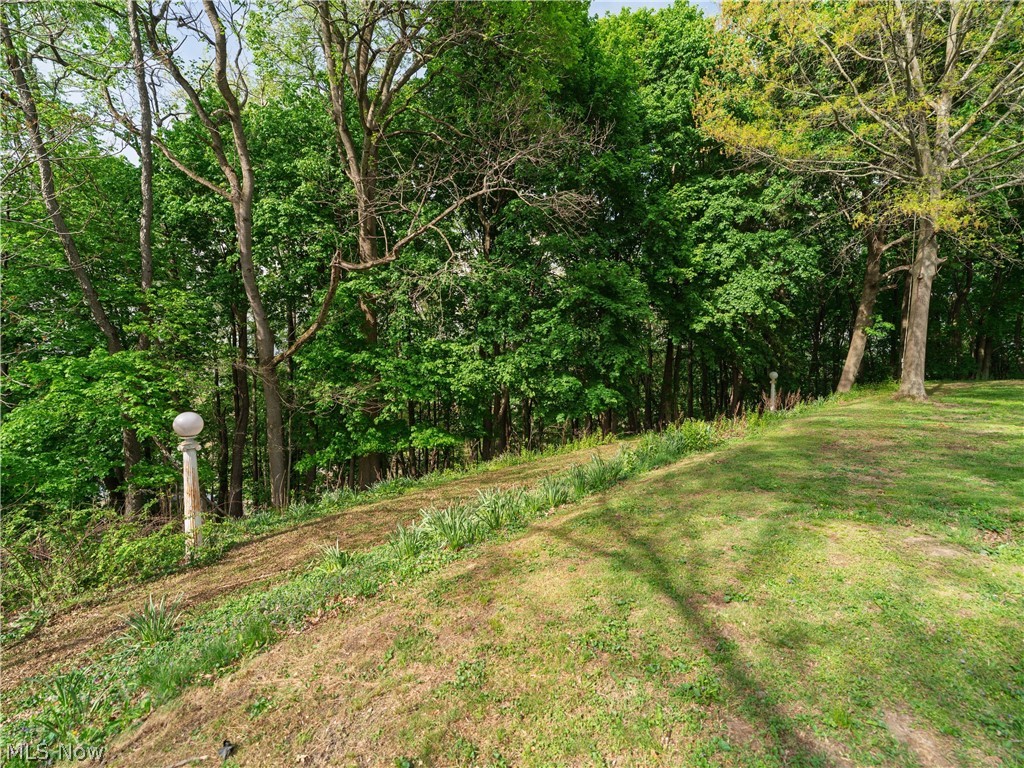 497 Moravian Trail Uhrichsville OH 44683