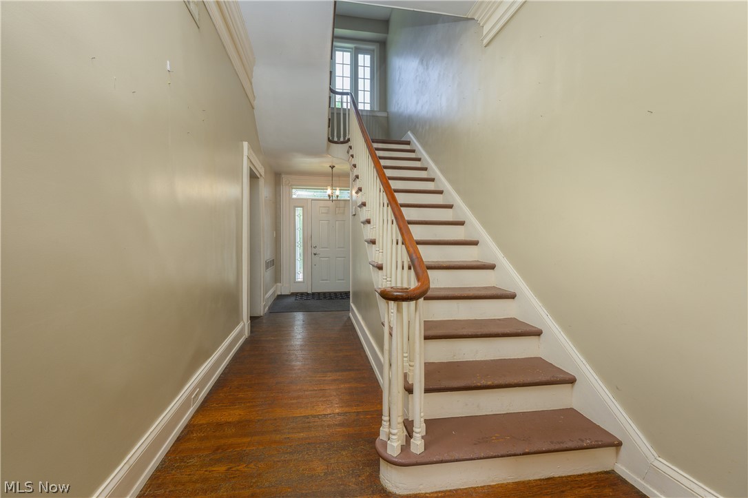 497 Moravian Trail Uhrichsville OH 44683