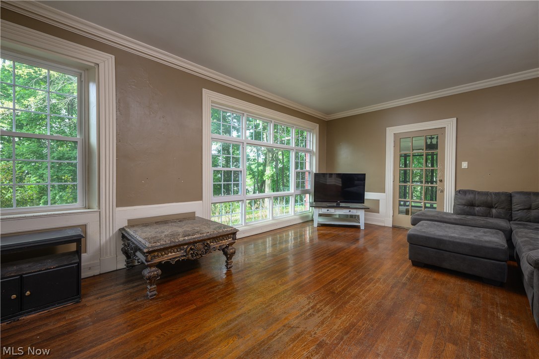 497 Moravian Trail Uhrichsville OH 44683