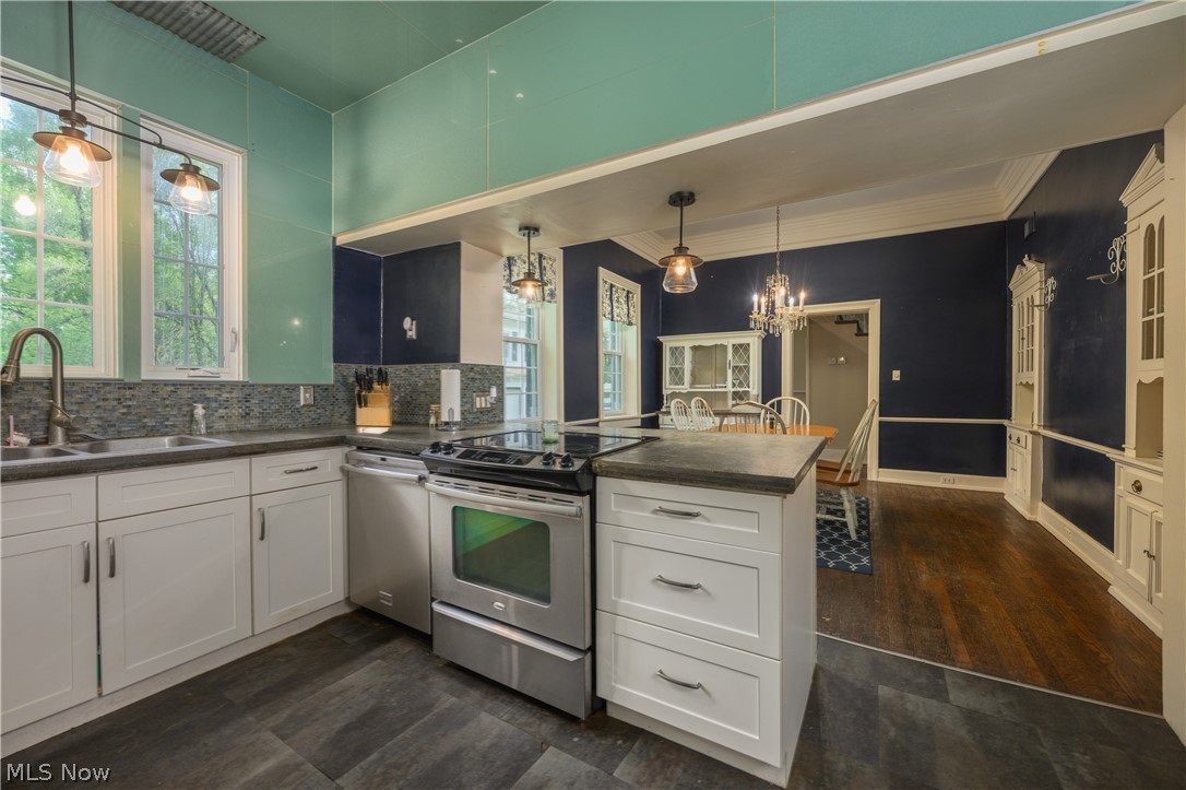 497 Moravian Trail Uhrichsville OH 44683