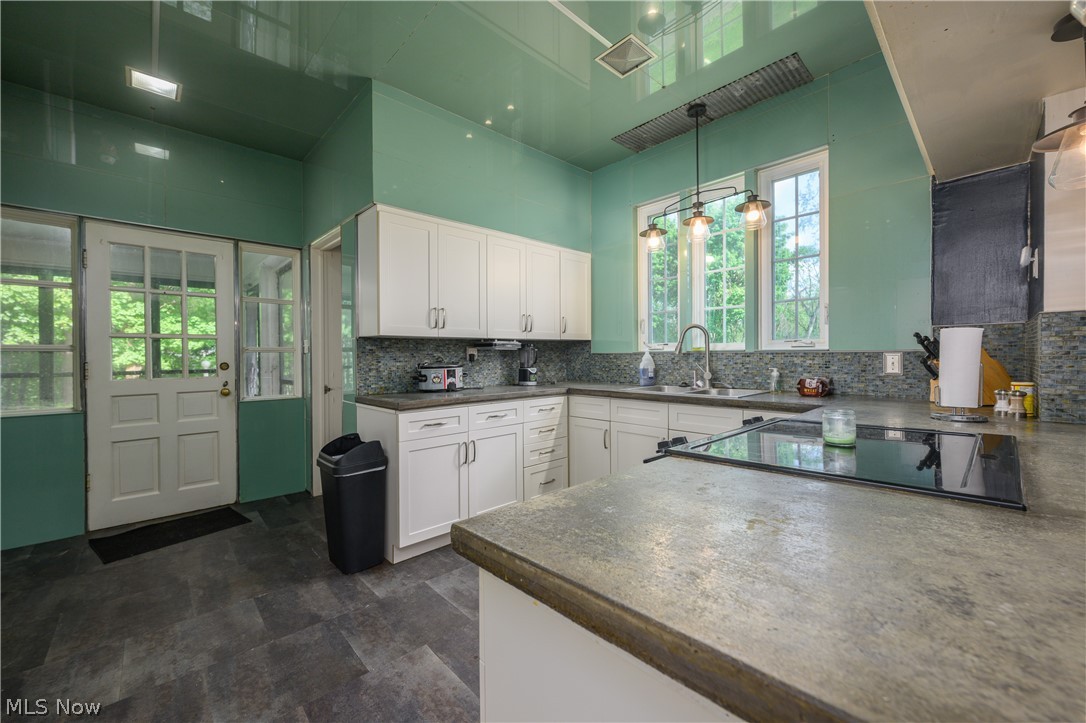 497 Moravian Trail Uhrichsville OH 44683