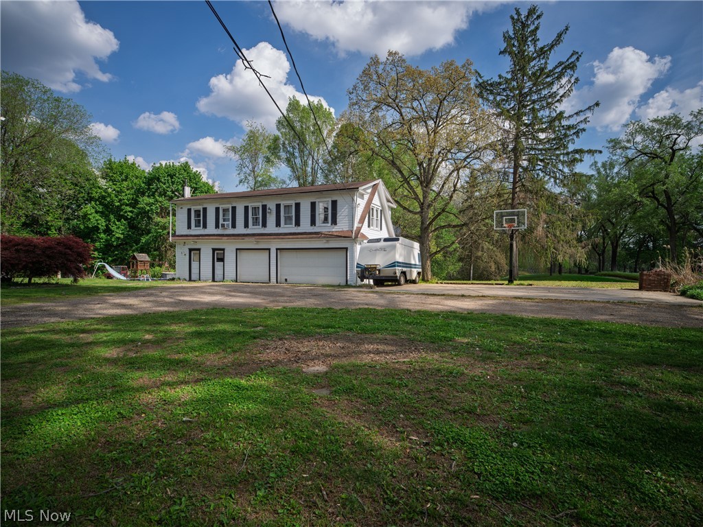 497 Moravian Trail Uhrichsville OH 44683