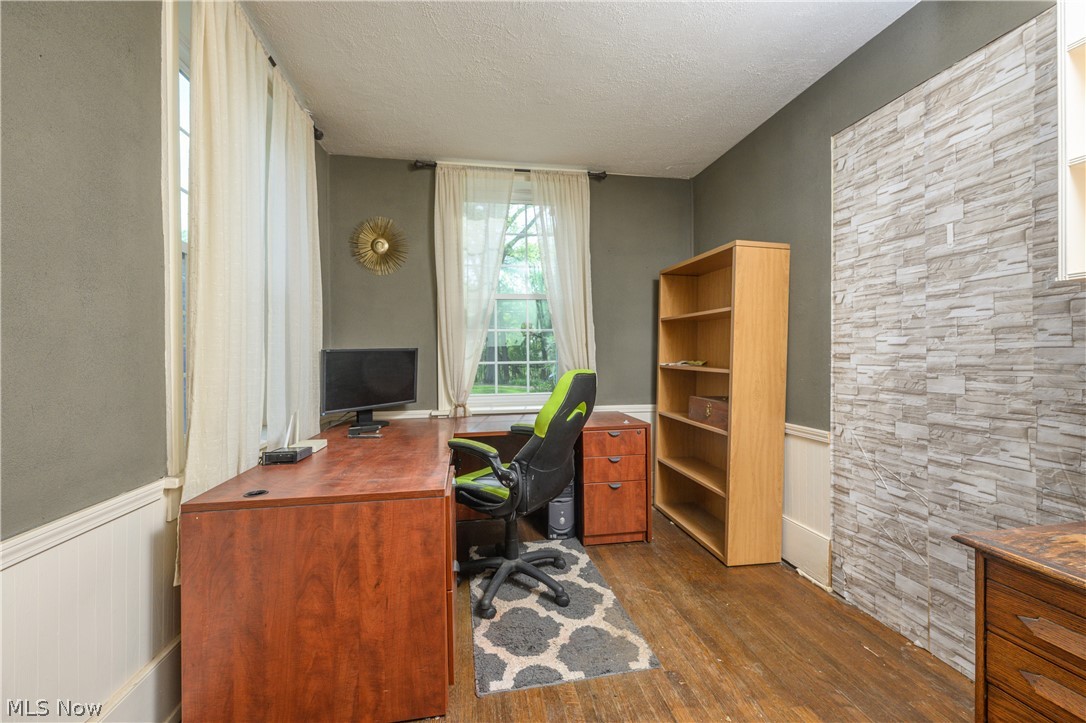 497 Moravian Trail Uhrichsville OH 44683