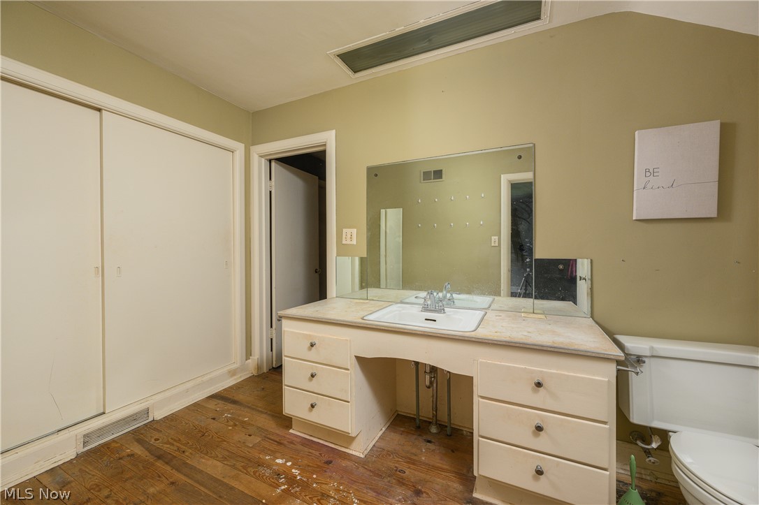 497 Moravian Trail Uhrichsville OH 44683