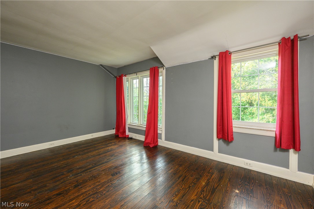 497 Moravian Trail Uhrichsville OH 44683