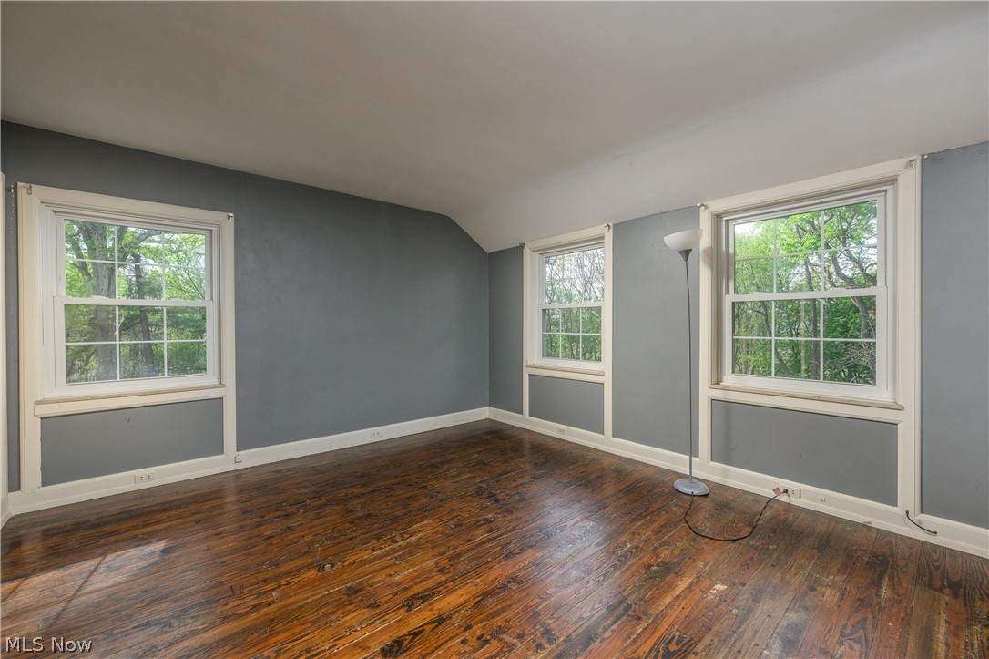 497 Moravian Trail Uhrichsville OH 44683