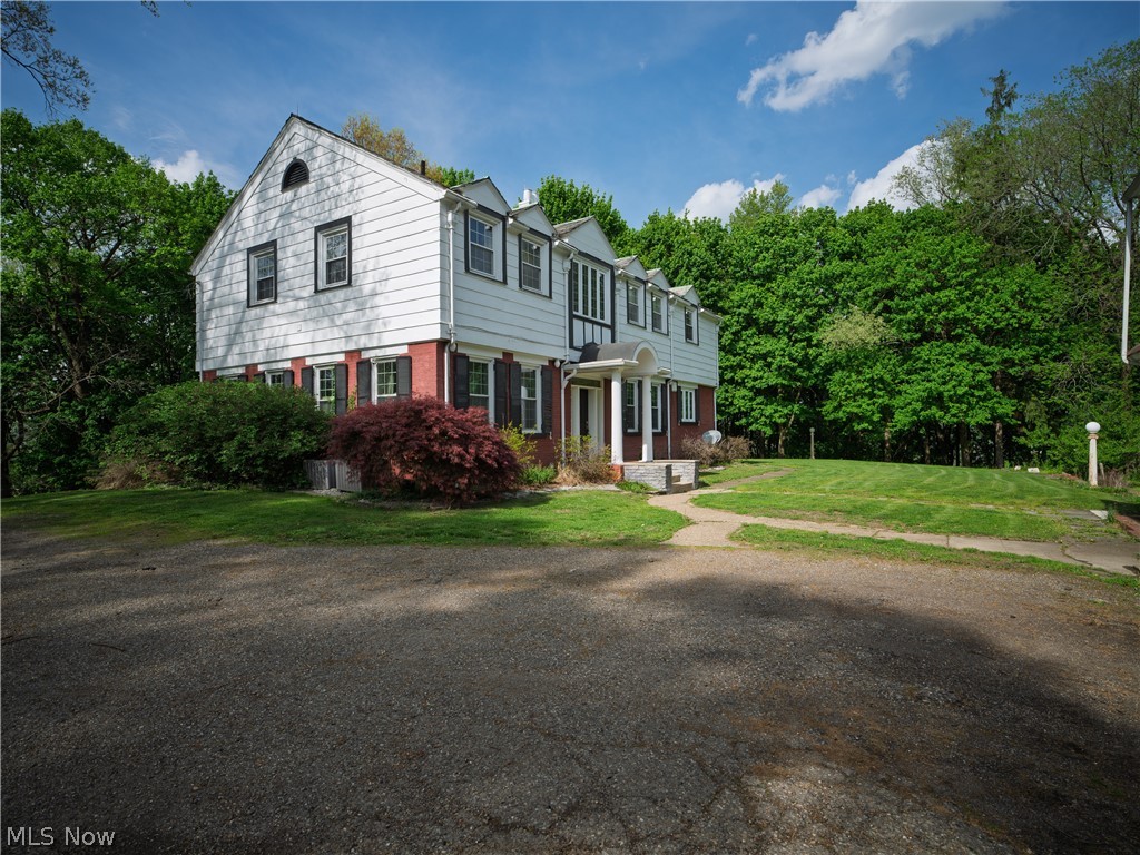 497 Moravian Trail Uhrichsville OH 44683