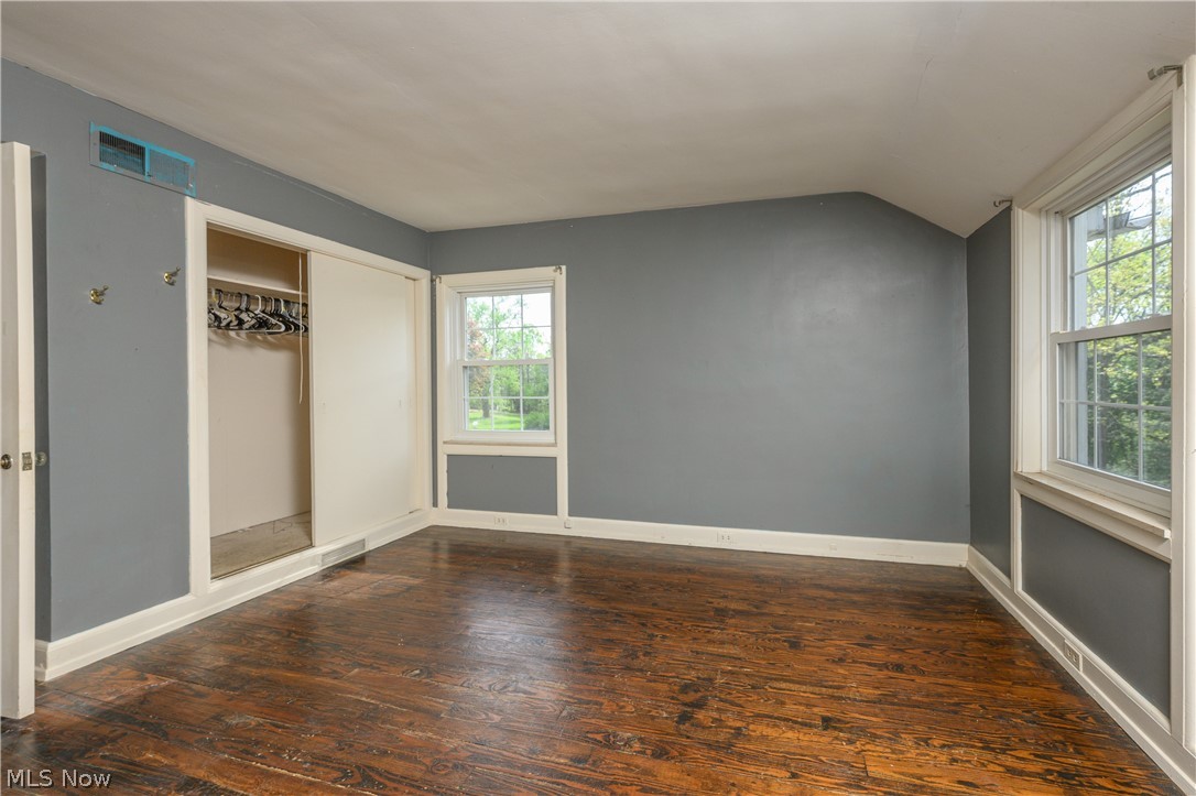 497 Moravian Trail Uhrichsville OH 44683