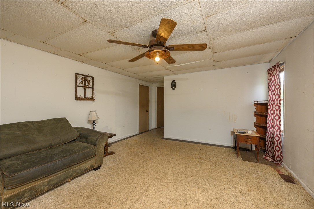 497 Moravian Trail Uhrichsville OH 44683