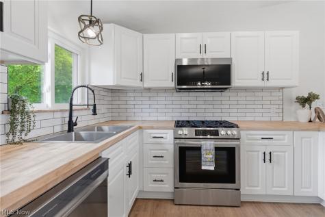 1730 Ledgewood Boulevard NE Massillon OH 44646