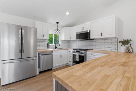 1730 Ledgewood Boulevard NE Massillon OH 44646