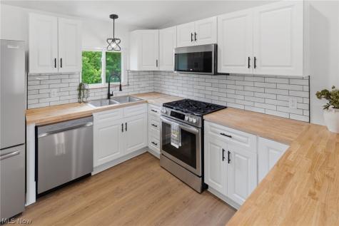 1730 Ledgewood Boulevard NE Massillon OH 44646