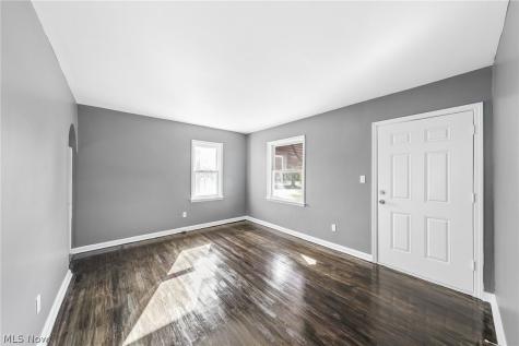 4097 E 154th Street Cleveland OH 44128
