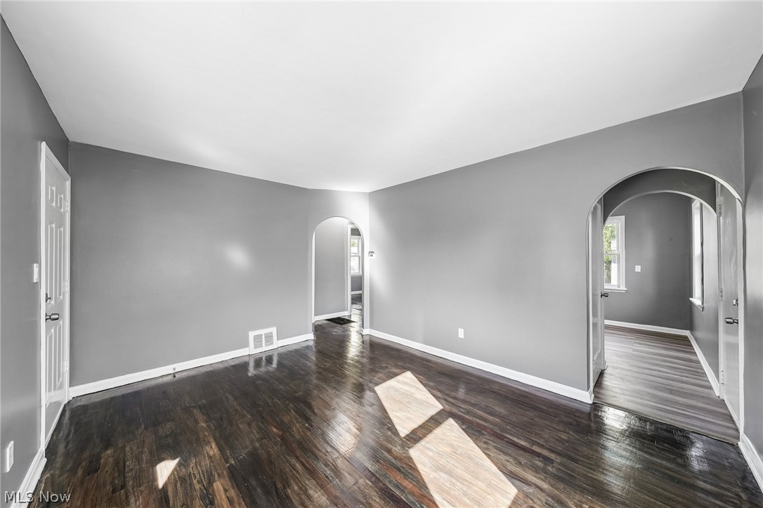 4097 E 154th Street Cleveland OH 44128