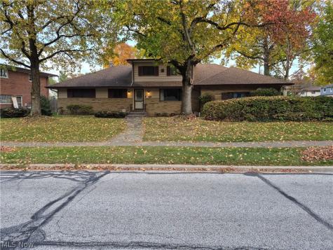 6697 Greenbriar Drive Parma Heights OH 44130