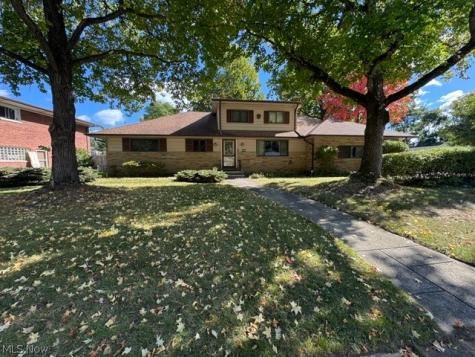 6697 Greenbriar Drive Parma Heights OH 44130