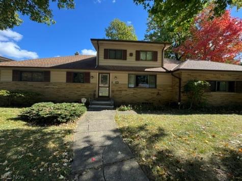 6697 Greenbriar Drive Parma Heights OH 44130