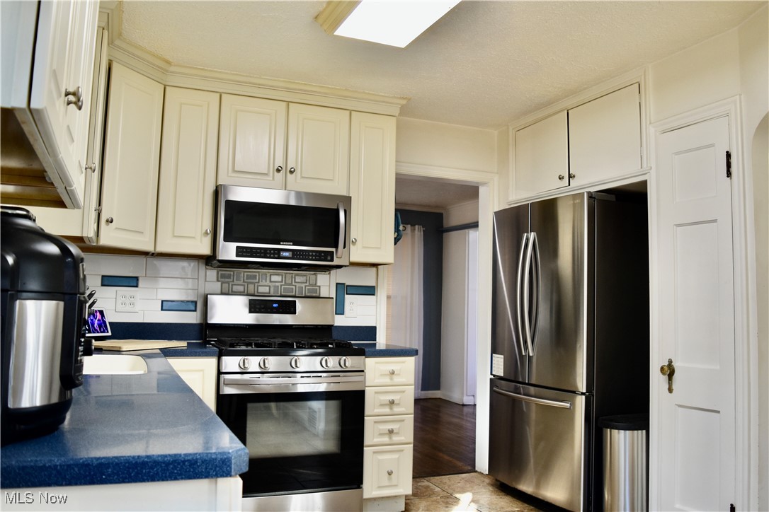 16252 Oakhill Road Cleveland Heights OH 44112