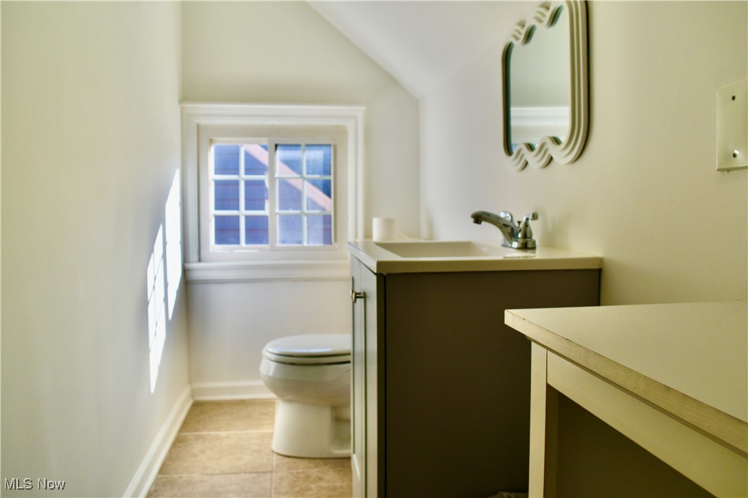 16252 Oakhill Road Cleveland Heights OH 44112