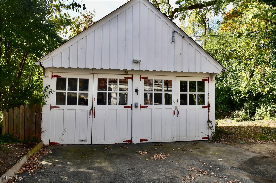 16252 Oakhill Road Cleveland Heights OH 44112