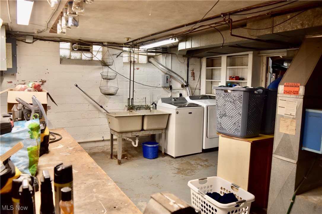 16252 Oakhill Road Cleveland Heights OH 44112