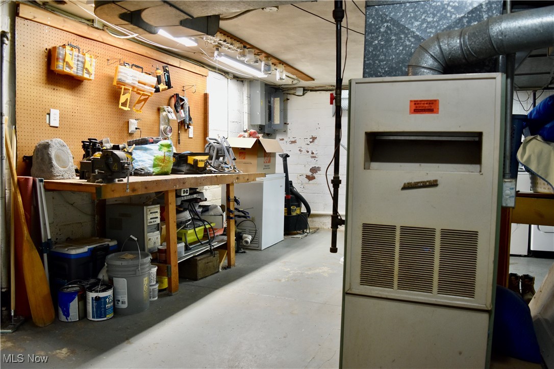 16252 Oakhill Road Cleveland Heights OH 44112