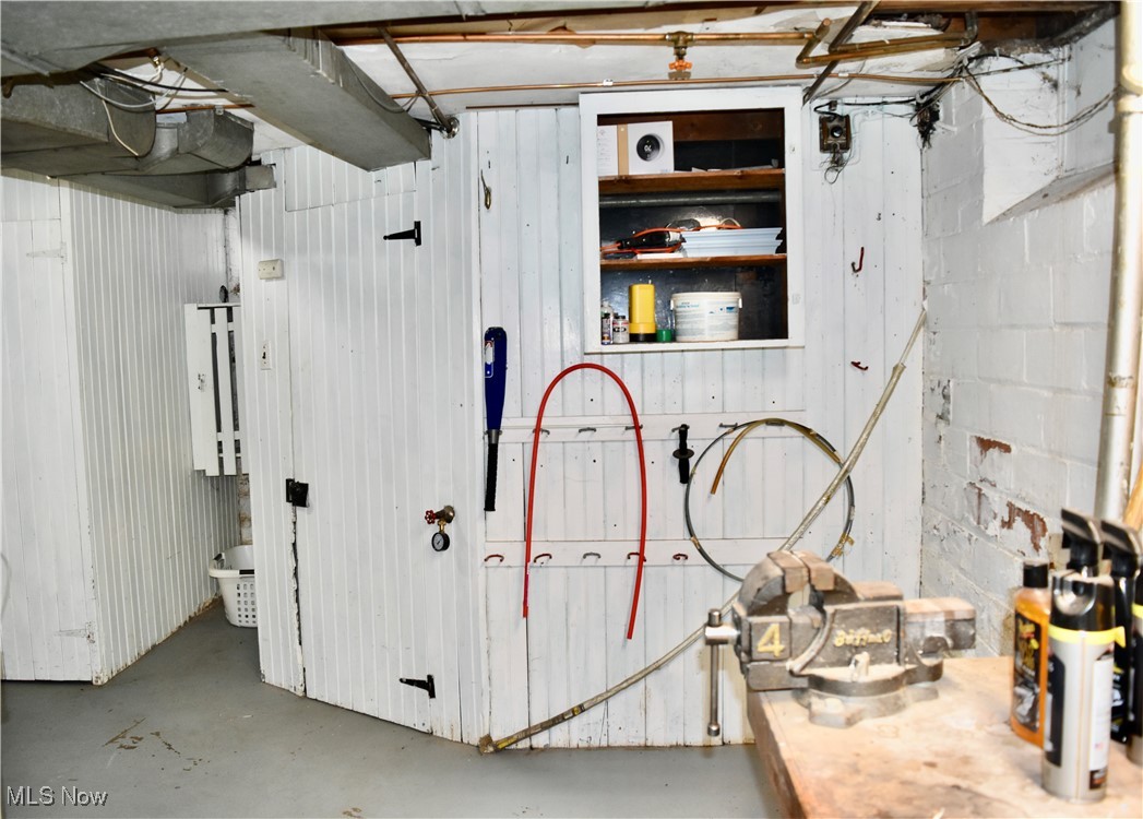 16252 Oakhill Road Cleveland Heights OH 44112