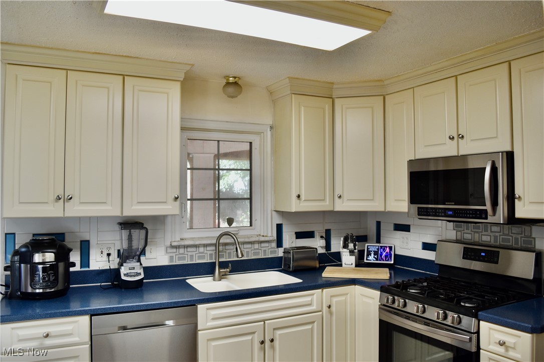 16252 Oakhill Road Cleveland Heights OH 44112