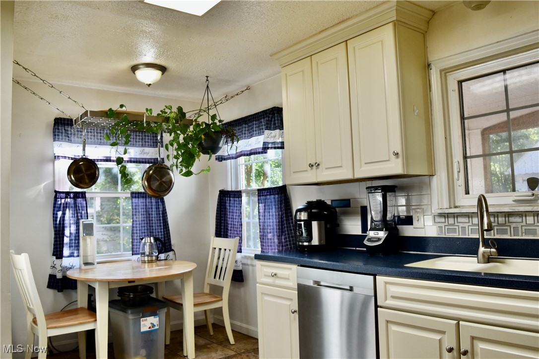 16252 Oakhill Road Cleveland Heights OH 44112