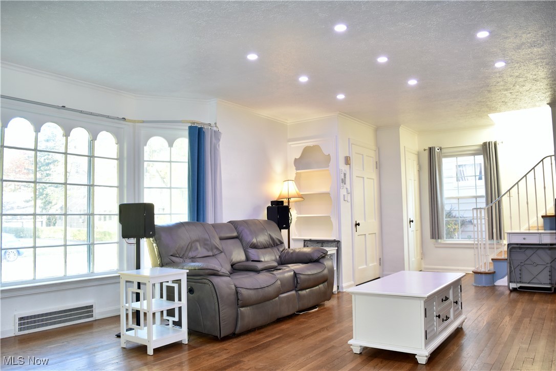 16252 Oakhill Road Cleveland Heights OH 44112