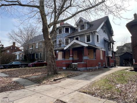 1822 Farmington Road Cleveland OH 44112