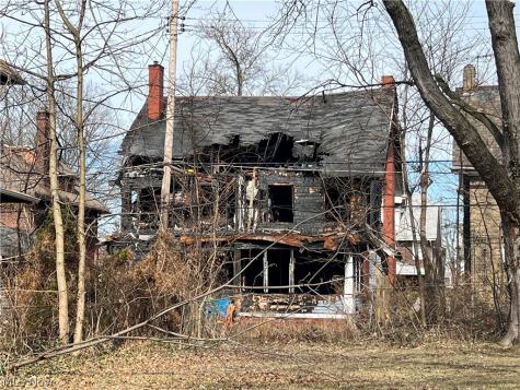 1822 Farmington Road Cleveland OH 44112