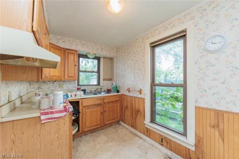 20861 Woodstock Avenue Fairview Park OH 44126