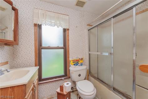 20861 Woodstock Avenue Fairview Park OH 44126